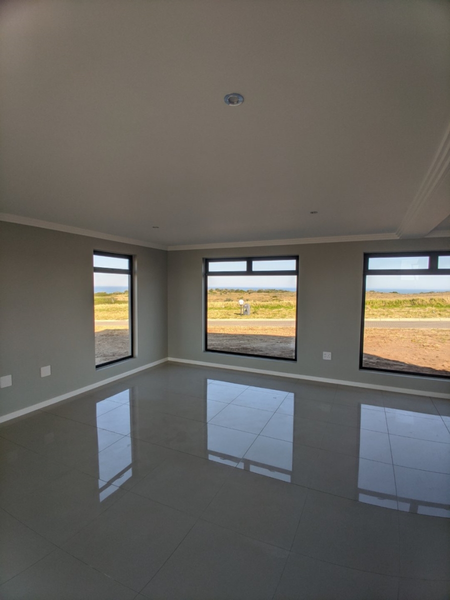 4 Bedroom Property for Sale in Kidds Beach Eastern Cape